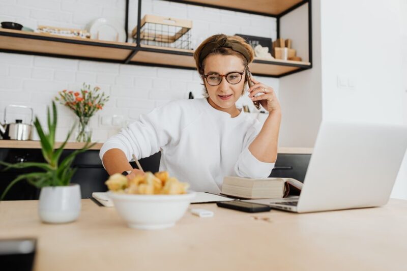 5 Bisnis Cocok untuk Ibu Rumah Tangga: Pengertian dan Contohnya