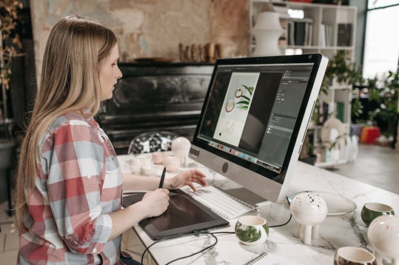 Kelebihan dan Kekurangan Canva dan Photoshop untuk Pemula